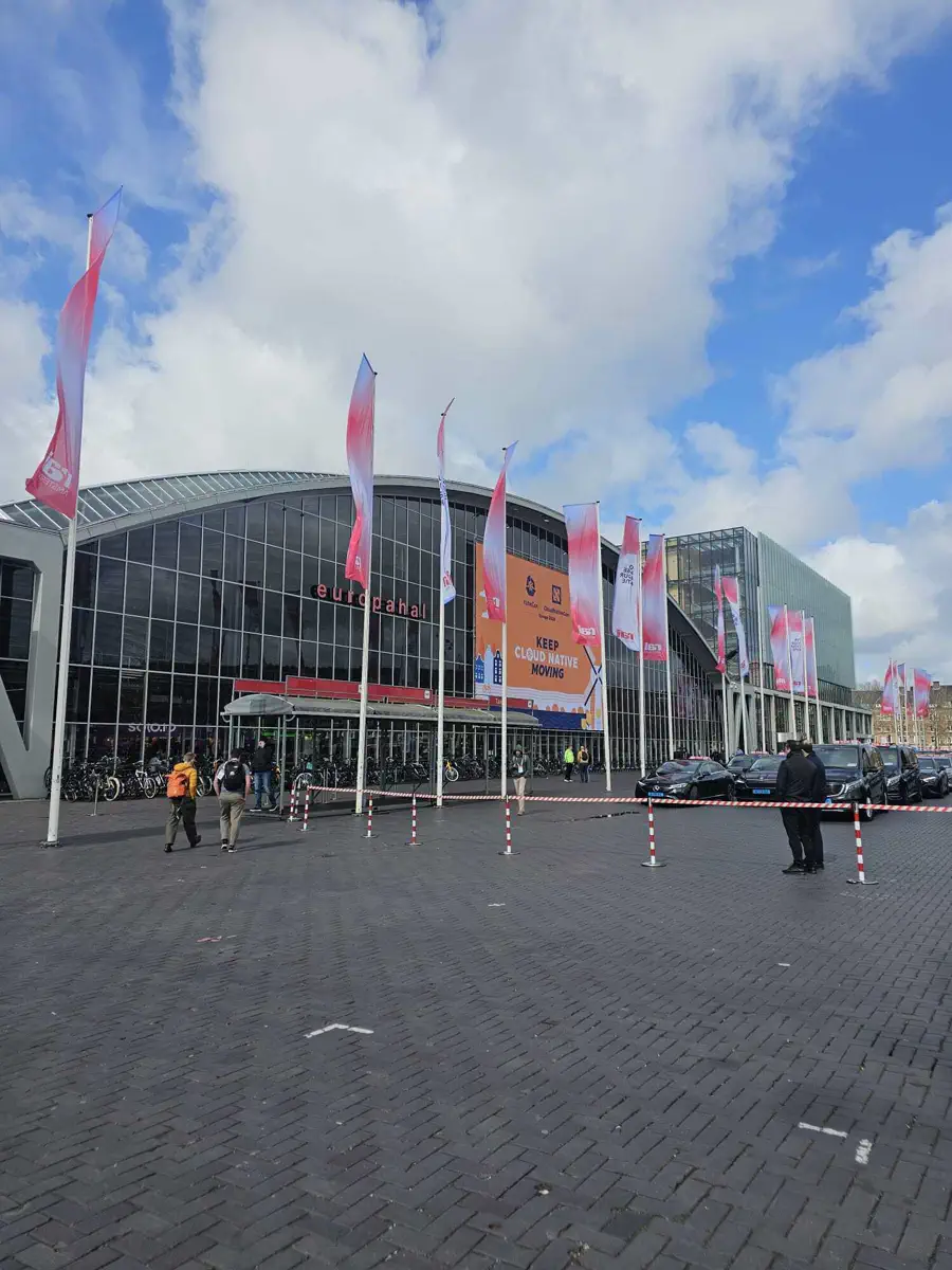 Amsterdam RAI-inngang under KubeCon + CloudNativeCon Europe 2026.
